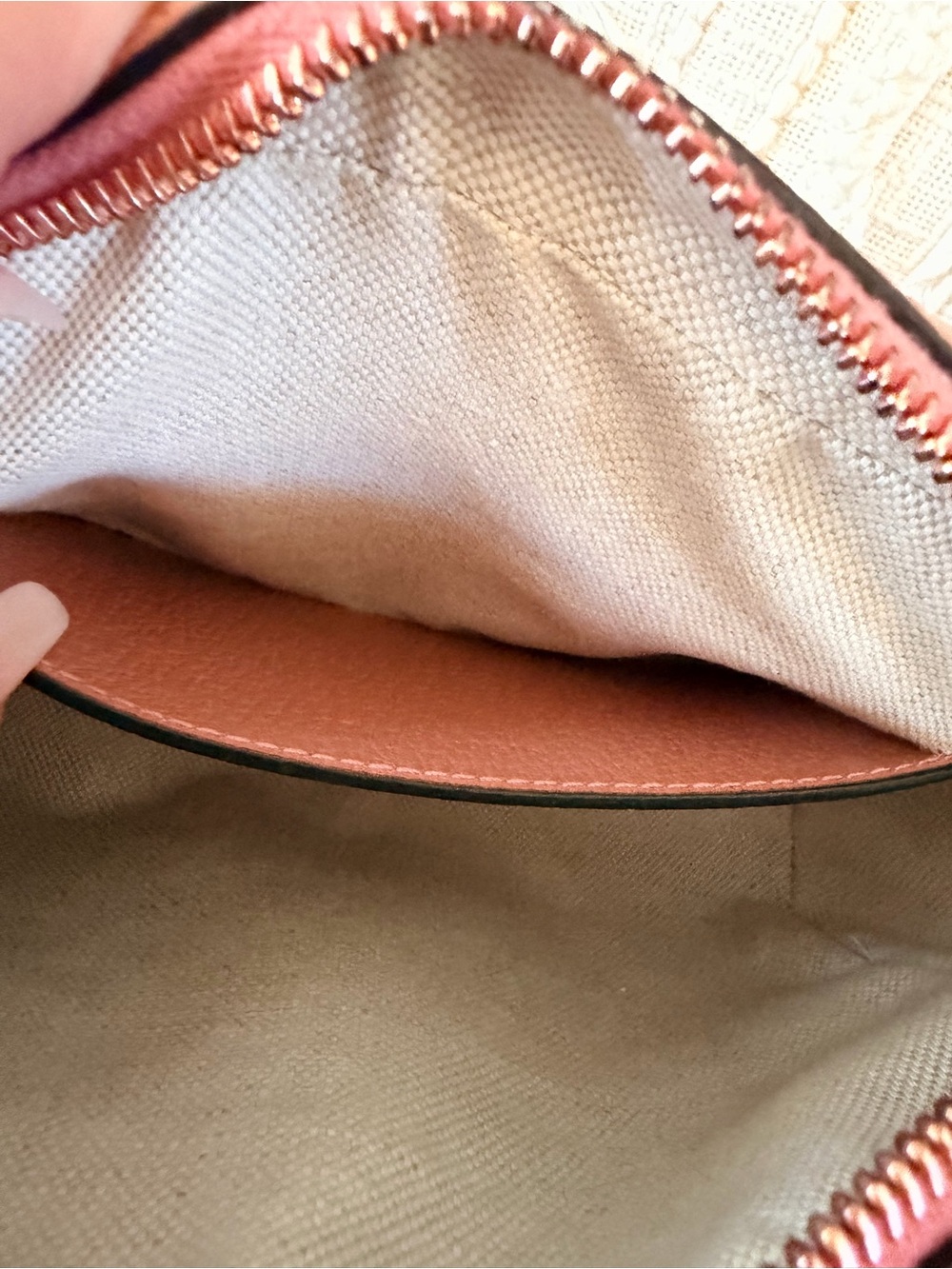 Gucci Pink GG Supreme Crossbody Bag - Picture 7 of 9